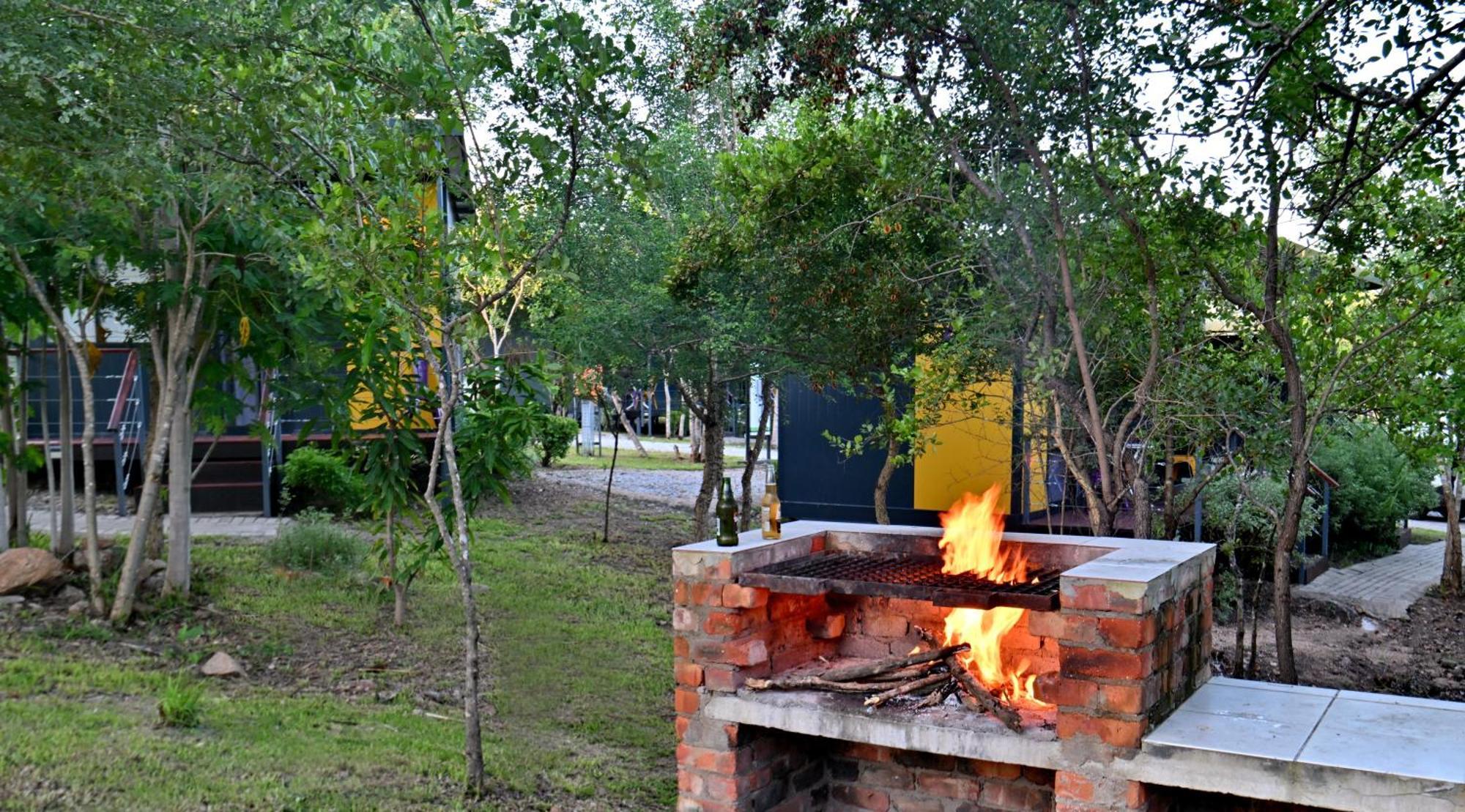 Sleepover Kruger Gate Skukuza Exteriör bild
